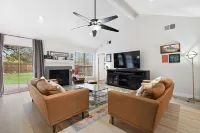 3-Bedroom House with Large Backyard and Deck, Hot Tub, Cold Plunge, Near Austin