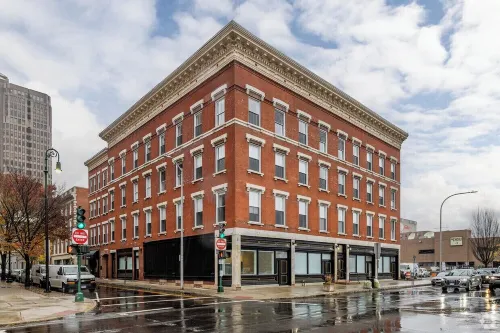 “Elm City” Retreat Near Yale, Parking, Gym, Downtown, Wooster Sq & Union Station