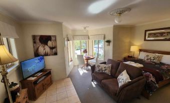 Riesling Trail & Clare Valley Cottages