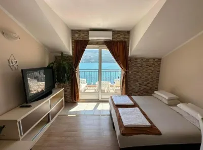 Stunning Beachfront Stay in Herceg Novi Hoteles cerca de Small Church of the Assumption