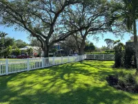 Newly Renovated, Close to Old Naples & Beach