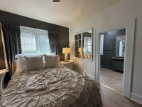 High-end cozy apartment walking distance to down town Christiansburg. 더 마켓플레이스 쇼핑센터 주변 호텔