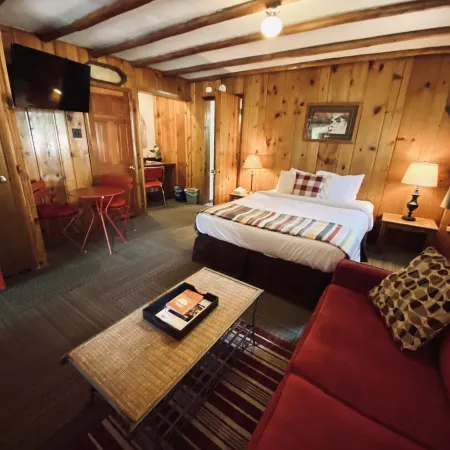 Foot of the Mountain Motel
