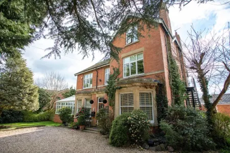 Treherne House & the Malvern Retreat