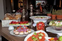 Hotel Hogerhuys - Adults Only - breakfast
