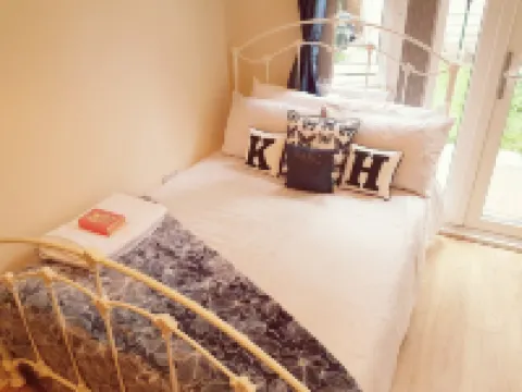 卡瑟林之家高級酒店 鄰近Edmonton Green Station的酒店