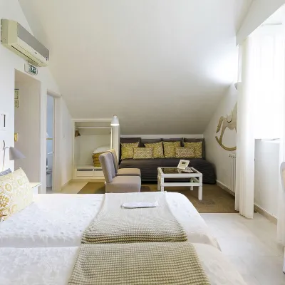 Hotel Nova Sintra Hotels near قصر سينترا الوطني