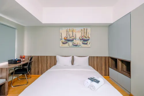 Comfortable Pool View Studio Room at LRT City Jatibening Apartment - parcheggio