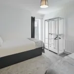Host & Stay - the Globe