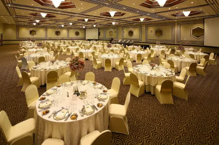 Delfines Hotel & Convention Center