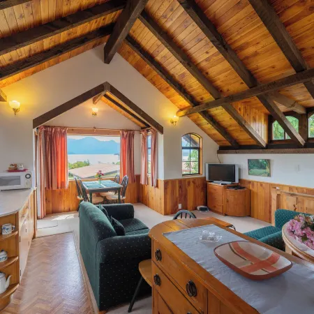 Manapouri Holiday Park