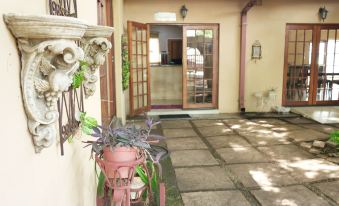 Tuscan Lodge