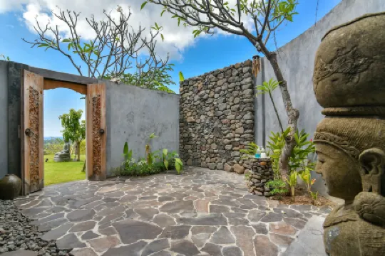 スンブルキマ ヒル リトリート