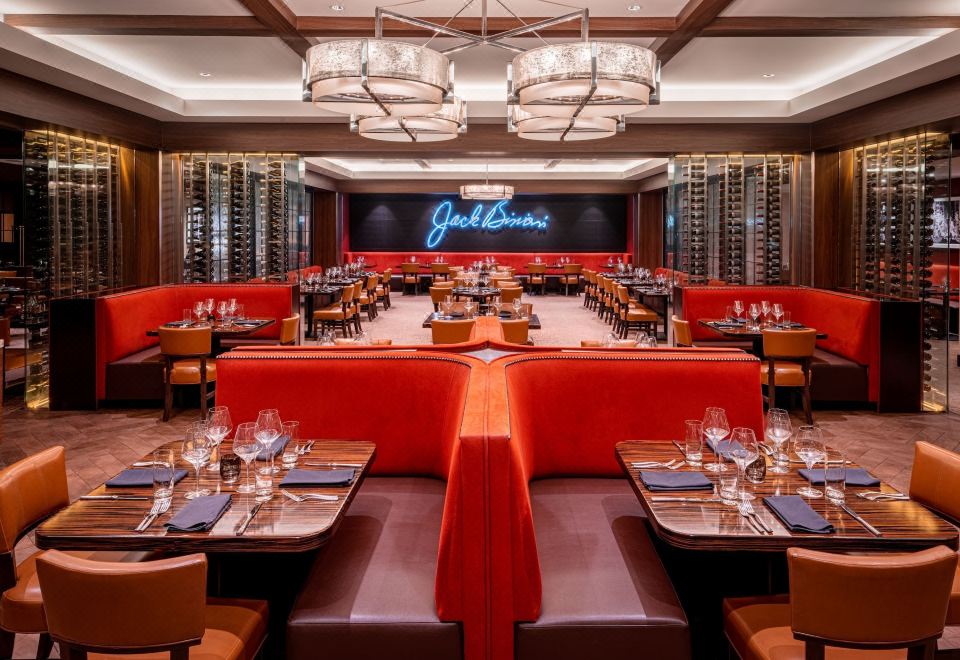 [호스슈 라스베이거스의 세련된 내부 바 이미지]