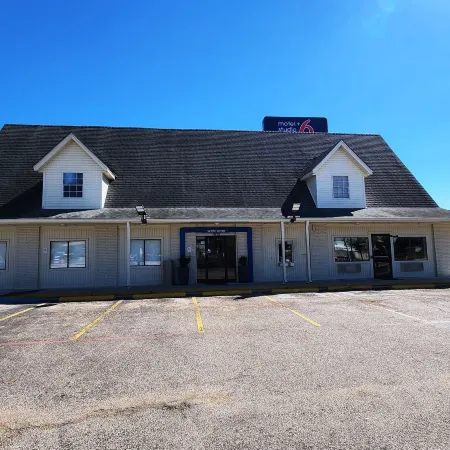 Motel 6 Webster, TX - Houston - NASA Lake