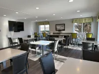 Super 8 by Wyndham Lethbridge - breakfast