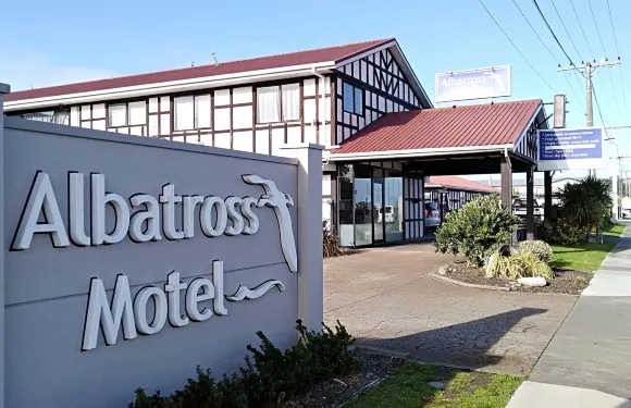 信天翁汽車旅館