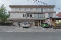 RedDoorz Plus near Sepinggan Airport 3 Hotel di Balikpapan