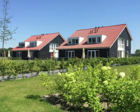 ラグジュアリー ヴィラ ウィズ シェアード プール パースローのホテル