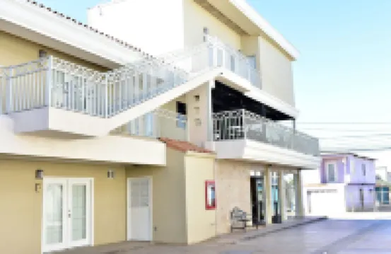 California Comfort & Suites Hotel di 