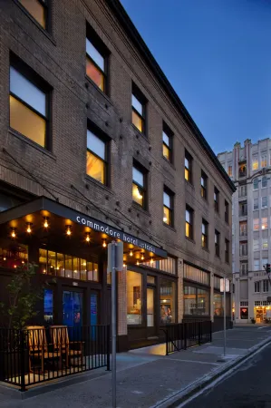 Commodore Hotel Отели в г. Астория