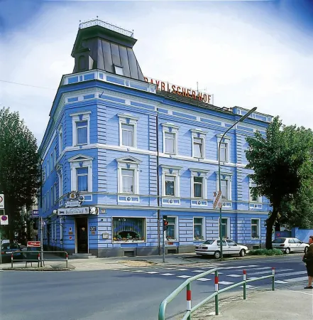 Hotel Bayrischer Hof Отели в г. Вельс