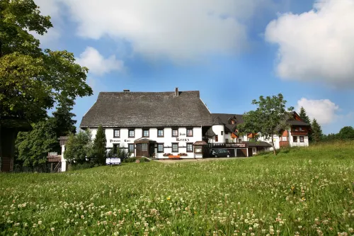 Gasthof Zum Kreuz Escheck Hotels in Schonwald