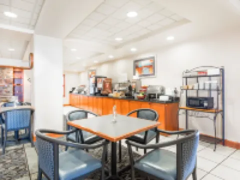 Wingate by Wyndham Erie Hotels in Summit Township