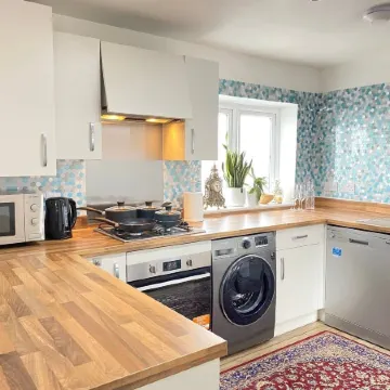Impeccable 2 Bedroom House in Bicester