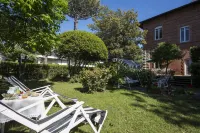 Fantastic Liberty Villa in the Heart of Versilia - Villas