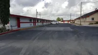Luxury Inn & RV Park - parking
