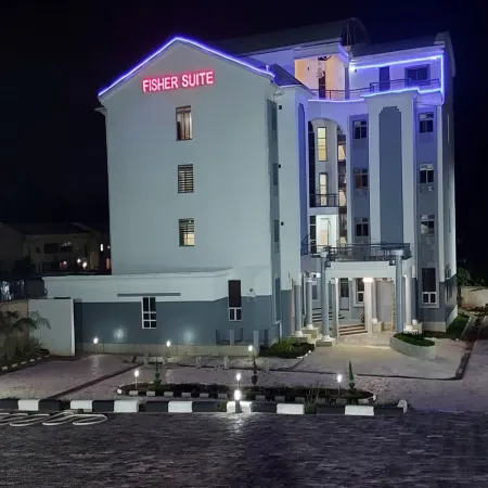 Fisher Suites and Apartment Отели рядом с достопримечательностью «Терминал аэропорта Абуджа Ннамди Азикиве»