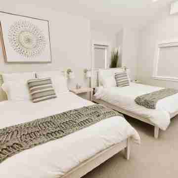 Grasshopper Inn Rooms