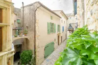 La Tour des Remparts Hotels in Saint-Pons