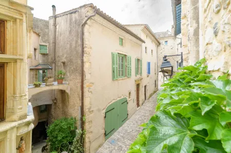 La Tour des Remparts Отели в г. Рошмор