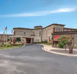 DoubleTree by Hilton Hotel Bloomington Hotel dekat University of IL Extension