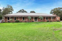 10Br Birdwatch House Great Ocean Road Hotels near Kmart Leopold