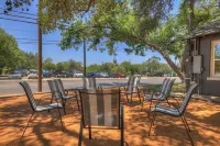 Historic Hideaway Stroll to Schlitterbahn Hotels in New Braunfels