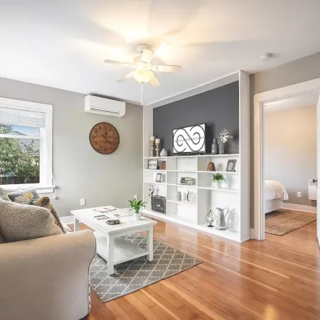 Walk to the Waterfront! the Cozy Cottage