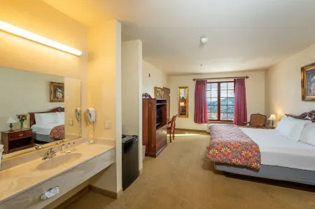 Silverland Inn Отели рядом с достопримечательностью «Fourth Ward School Museum»