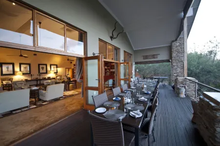 Fugitives Drift Lodge Отели в г. Померой