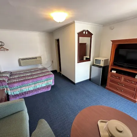 Four Oaks Lodging