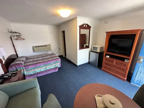 Four Oaks Lodging - Parkplatz