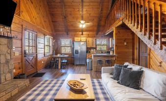 Dudley II by AvantStay Game Room Enclosed Deck w Hot Tub Views Cozy