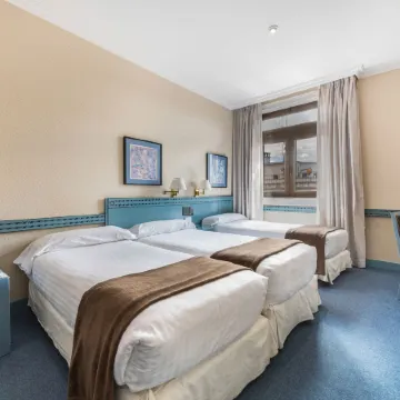 Espahotel Gran Vía Отели рядом с достопримечательностью «Небоскреб "Испания"»