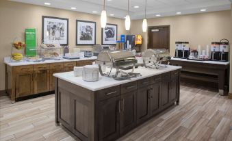 Hampton Inn & Suites Syracuse-North (Airport Area)