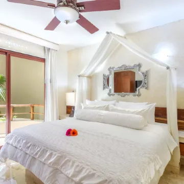 Maya Villa Condo Hotel and Beachclub