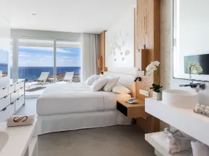 Royal Hideaway Corales Suites