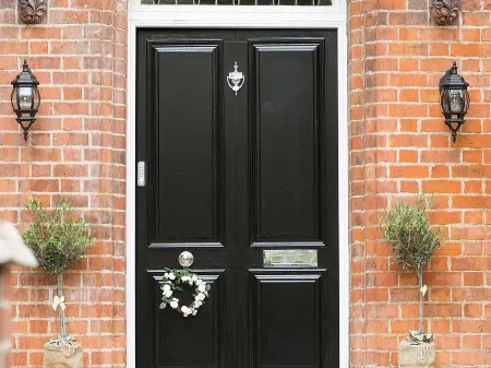 Queens Quarter Apartments Отели рядом с достопримечательностью «Кафедральный собор Сейнт Питер»