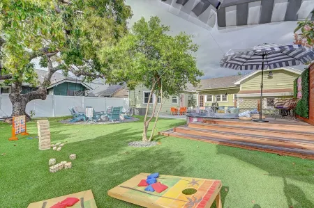 Disneyland 12m! Themed Decor, Pool, Fire Pit, BBQ, Gameroom, & EV Charger